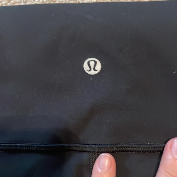 Size 8 VGUC Lululemon leggings - black - Picture 4 of 4